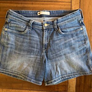 Levi’s women’s size 8 denim shorts